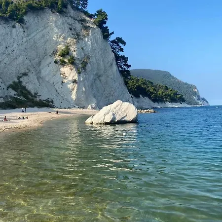 Zelinda Πανσιόν Sirolo